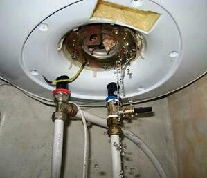 Потек бойлер